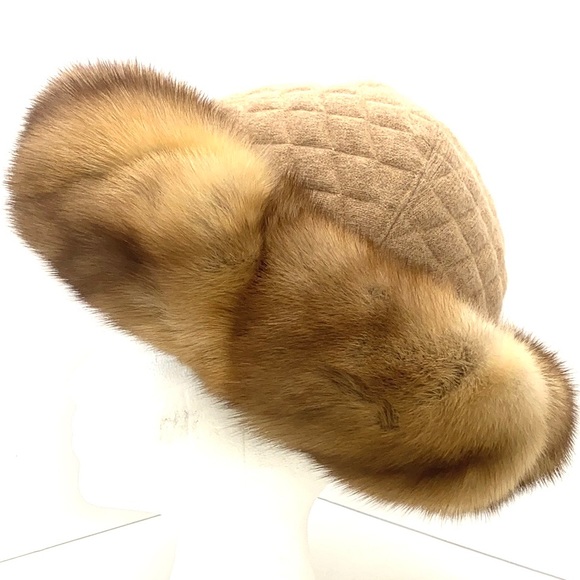 deCarlis Women's Fox Fur Roller Hat - Picture 7 of 12
